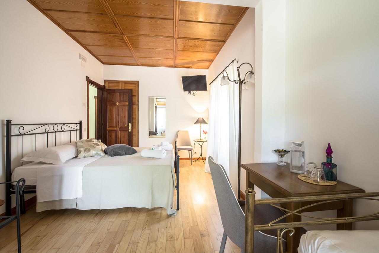 Villa Montegenco Comunanza Eksteriør bilde