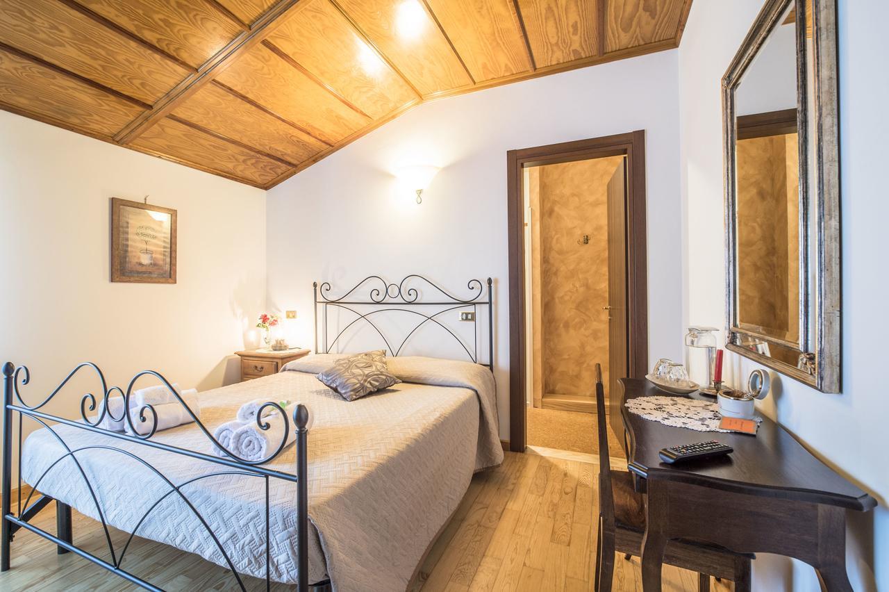 Villa Montegenco Comunanza Eksteriør bilde